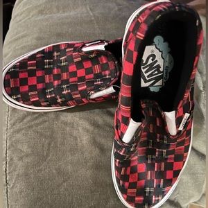 Vans comfycush size 7.5 men’s. 9 women’s.